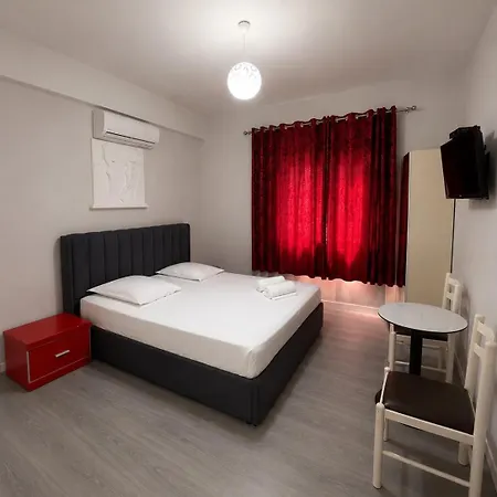 Demms Hotel *