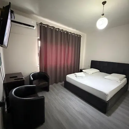 Hotel Demms *