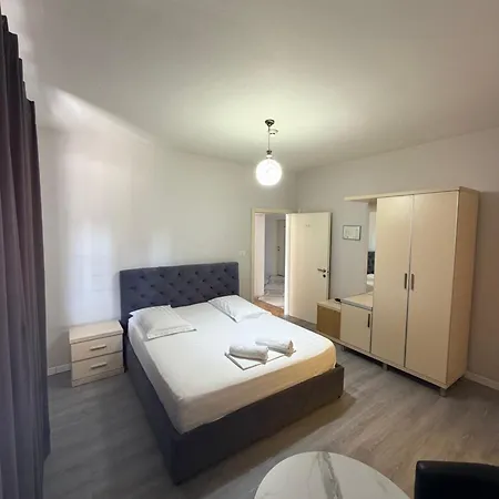 Hotel Demms *