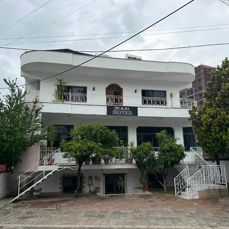 Demms Hotel *